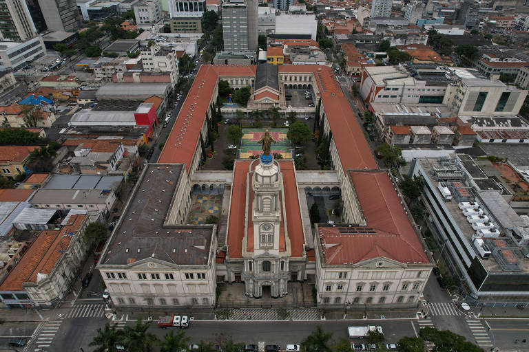 Na foto, vista de drone do prédio da Paroquia Sagrado Coração de Jesus onde fica o liceu Salesiano.