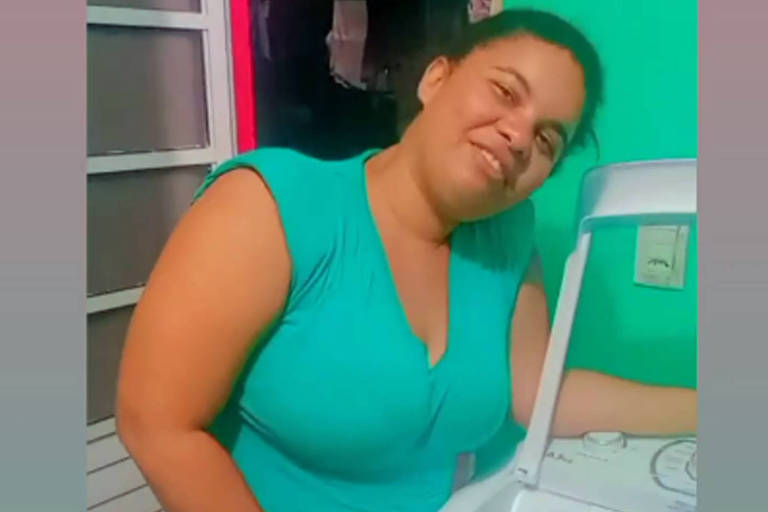 Ivete Sangalo  presenteia a fã Patricia Silva com máquina de lavar roupa