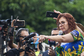 Deputada Federal Carla Zambelli fala  para apoiadores do Governo Bolsonaro durante manifestacao de    1¼ de maio na Av Paulista