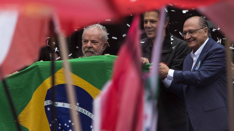 Lula com Haddad e Alckmin durante comício no vale do Anhangabaú na tarde deste sábado (20)