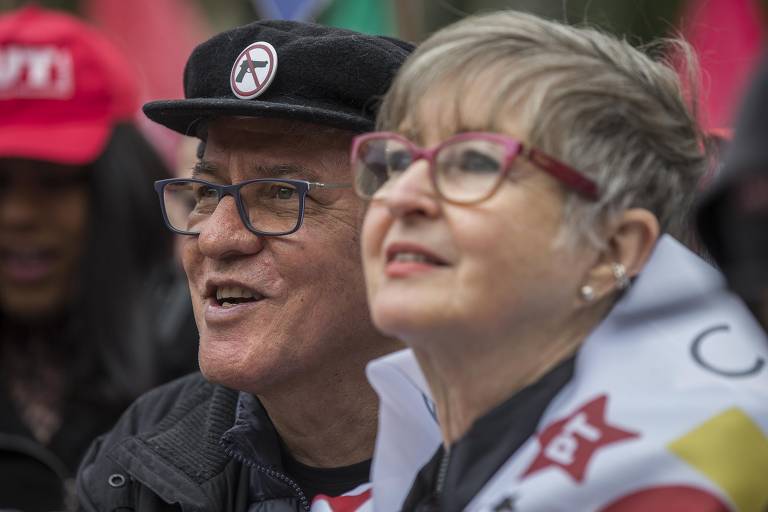 Apoiadores de Lula durante comício no vale do Anhangabaú na tarde deste sábado (20)