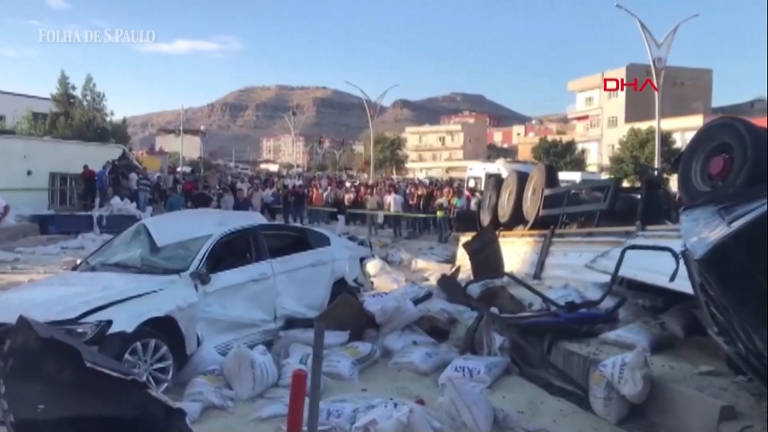 Veja imagens de engavetamento que deixou 16 mortos e 29 feridos na Turquia