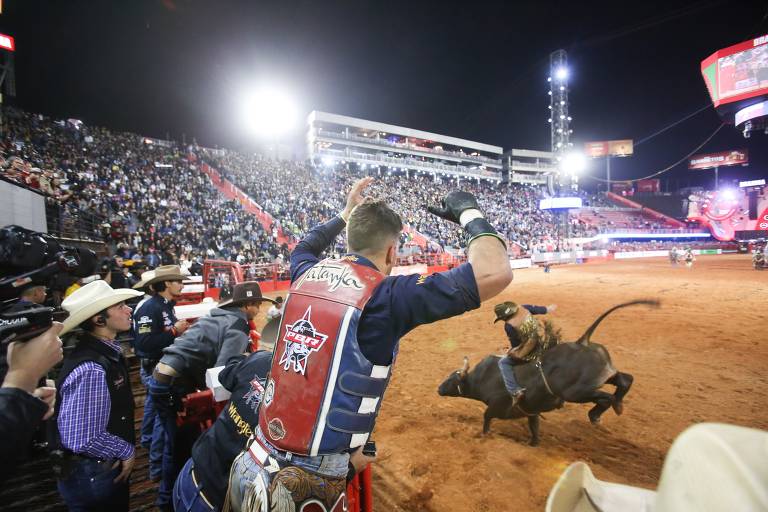 Peão de Ipameri, GO, vence segunda noite de montaria do Rodeio  Internacional em Barretos, Festa do Peão de Barretos 2023