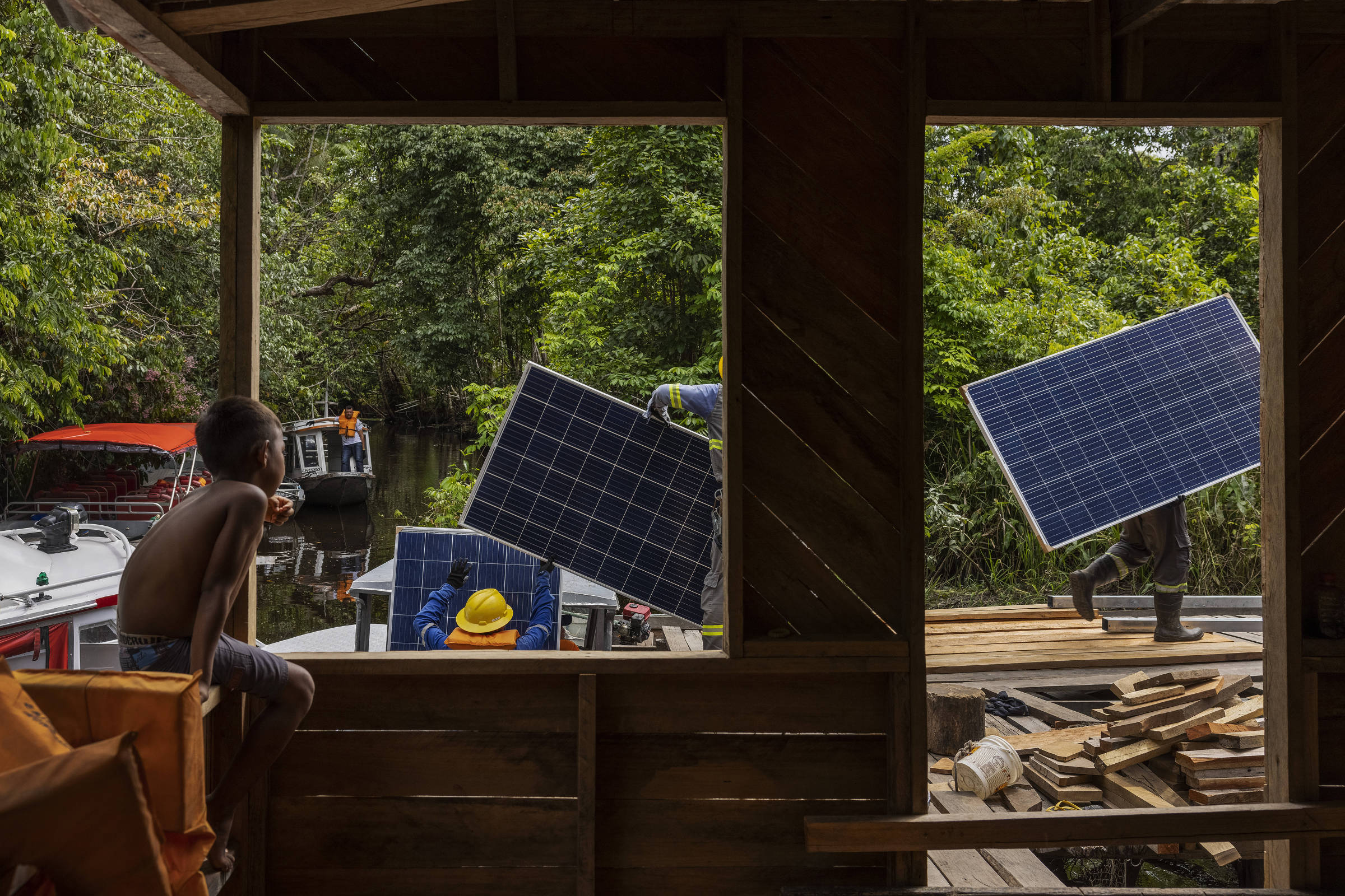 Painel solar no lugar do diesel reduz em até 44% custo com luz na Amazônia