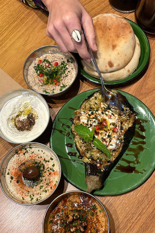 Com comida de rua do Oriente Médio, Shuk Falafel & Kebabs serve verdadeiros  banquetes