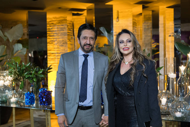 Prefeito Ricardo Nunes (MDB) e a primeira-dama Regina Nunes durante evento em São Paulo