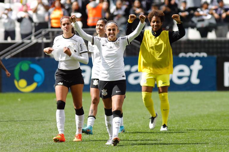 Jogadoras do Corinthians comemoram classificação às semifinais do Campeonato Brasileiro feminino