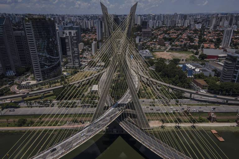 A ponte Octavio Frias de Oliveira, a ponte Estaiada, na zona sul de São Paulo