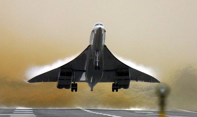Concorde voa de Londres a NY pela primeira vez após acidente em Paris
