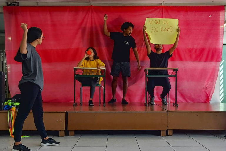 Escola usa pipas, fanfarra e teatro para ajudar na saúde emocional de alunos em Guarulhos