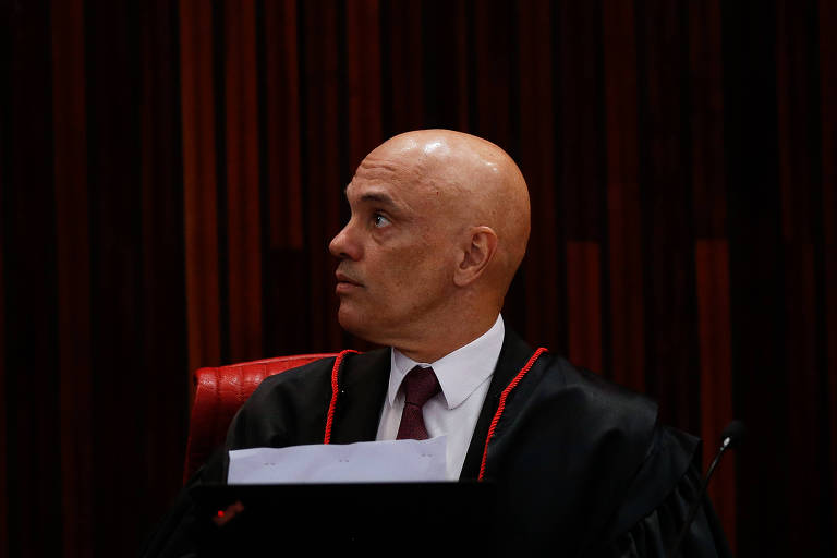 O presidente do TSE, ministro Alexandre de Moraes, preside a sua primeira sessão da corte após sua posse
