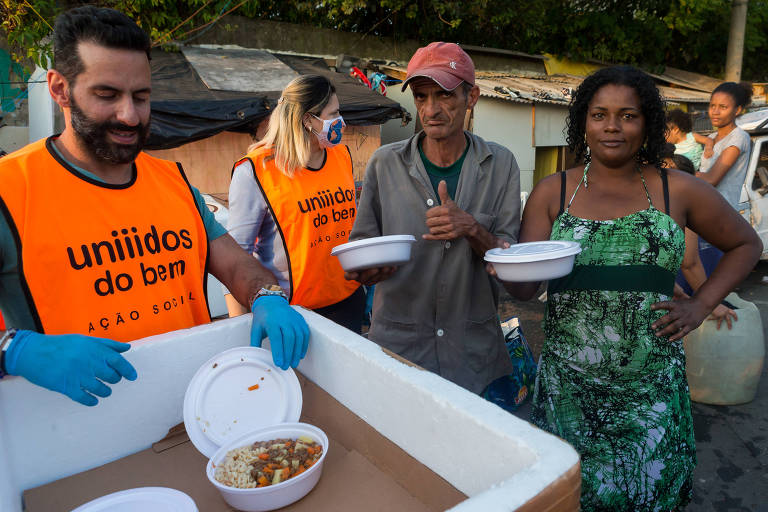 ONGs e pessoas fazem doações no Brasil