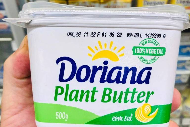 Pote de margarina com as inscrições 'Doriana' e 'plant butter'