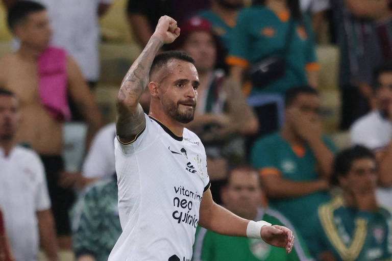 Renato Augusto em ação pelo Corinthians; sob Fernando Lázaro, equipe tem várias formas de jogar