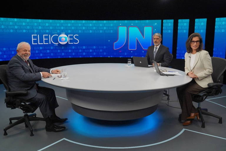 Lula com os apresentadores Bonner e Vasconcellos antes do início da entrevista do JN
