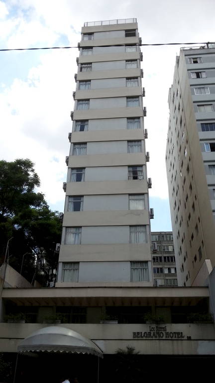 Antigo hotel LOI Suites. Atualmente em reforma para virar um edifício residencial para locação