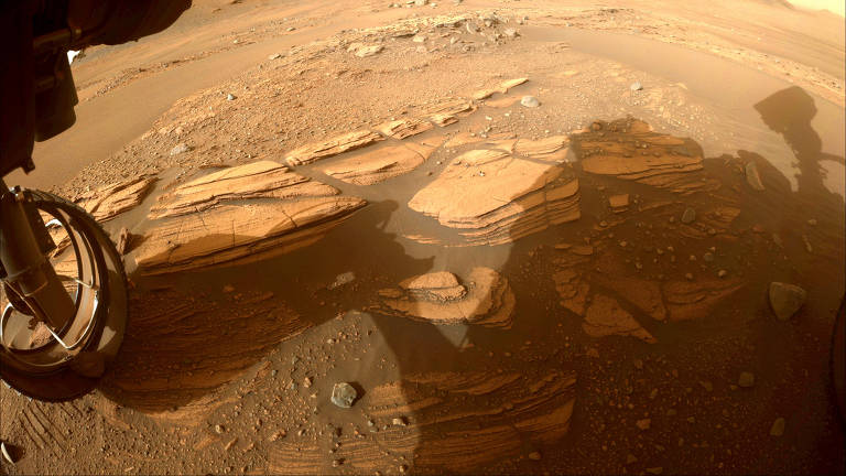 Sonda Perseverance identifica rochas ígneas em cratera de Marte