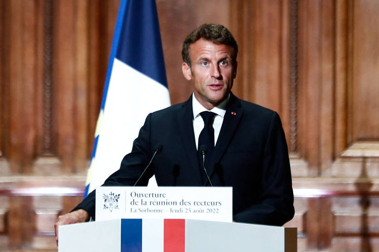 O presidente da França, Emmanuel Macron, discursa no anfiteatro da Sorbonne, em Paris