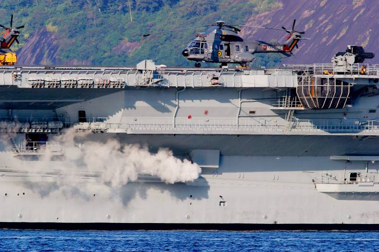 Em 2005, quando estava ancorado na Baía de Guanabara, próximo ao aeroporto Santos Dumont, uma explosão a bordo causou a morte de um tripulante e outros sete ficaram feridos nas proximidades