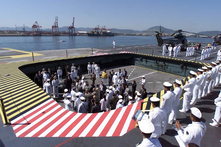 A embarcação era o maior navio de guerra brasileiro, com 31 mil toneladas, 266 metros de comprimento e capacidade para até 40 aeronaves. Seu armamento era composto por três lançadores duplos de mísseis e metralhadoras de grosso calibre