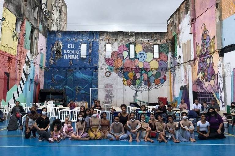 Crianças atendidas pelo Institute Sonhe, que atende mais de 500 crianças da região central de São Paulo, com atividades sociais, esportivas e artísticas