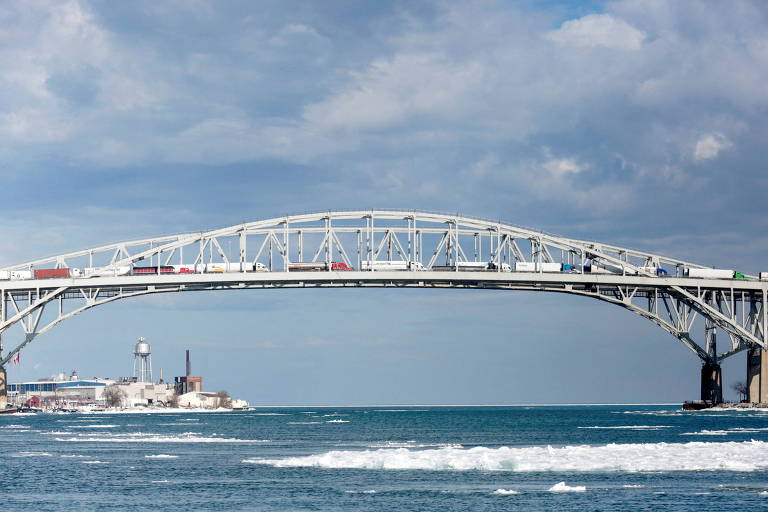Ponte Blue Water, que conecta o Canadá aos EUA; os quatro brasileiros foram presos próximos ao local, em Port Huron, nos EUA