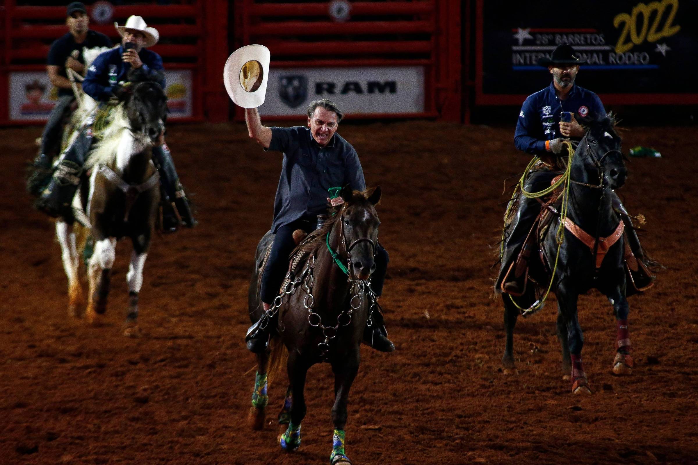 Peão campeão do rodeio de Barretos será recebido com festa em