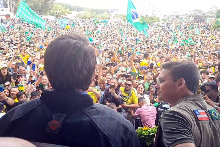 O presidente Jair Bolsonaro participa de ato em Vitória da Conquista, na Bahia, neste sábado (27)