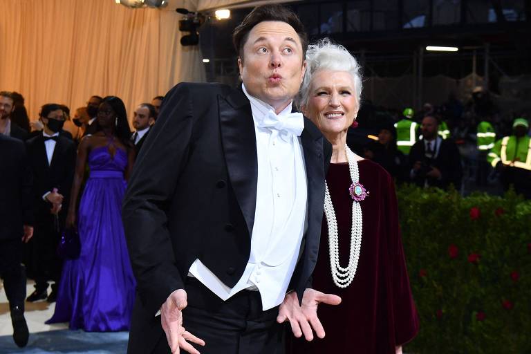 Bilionário Elon Musk e a mãe, a modelo Maye Musk