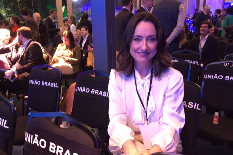 A candidata à deputada federal por São Paulo Rosângela Moro (União Brasil) marca presença em debate de presidenciáveis da Band