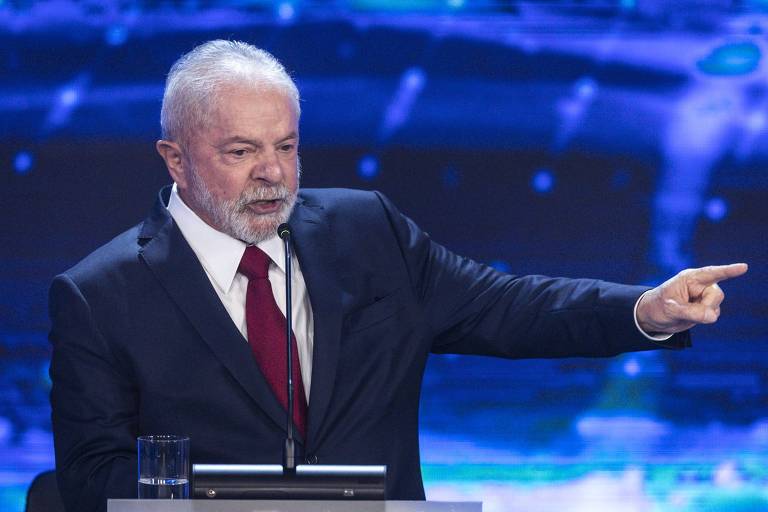 O ex-presidente Lula (PT) durante o debate deste domingo 