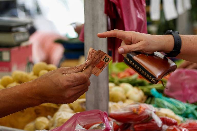Alta de preços no campo reduz ritmo de queda de alimentos na inflação