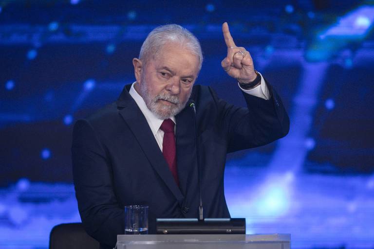 O ex-presidente Lula no debate entre presidenciáveis no domingo (28),  no estúdio da TV Bandeirantes, em São Paulo