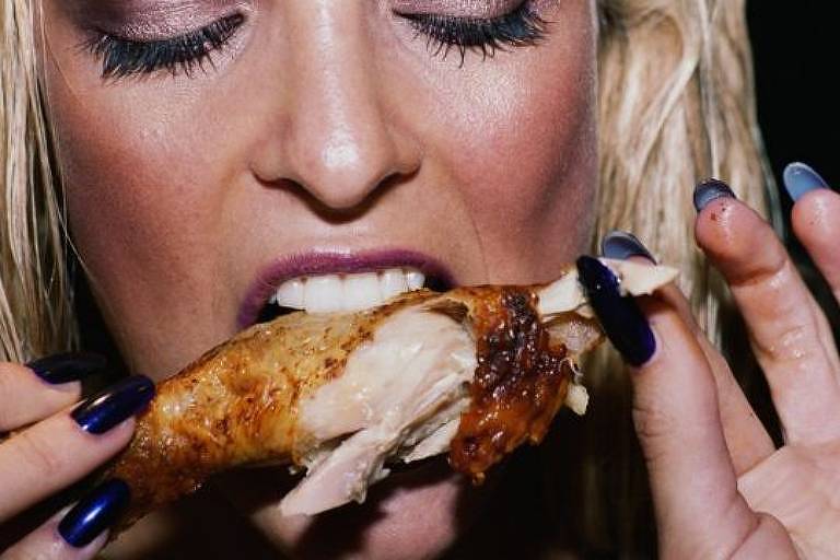 É bom comer frango com pele? E outras perguntas sobre a carne mais consumida no mundo
