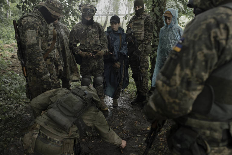 Guerra impõe novos papéis às mulheres na Ucrânia