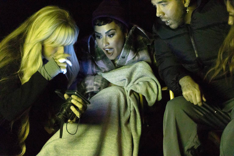 Demi Lovato tenta contato com extraterrestres após suposta abdução