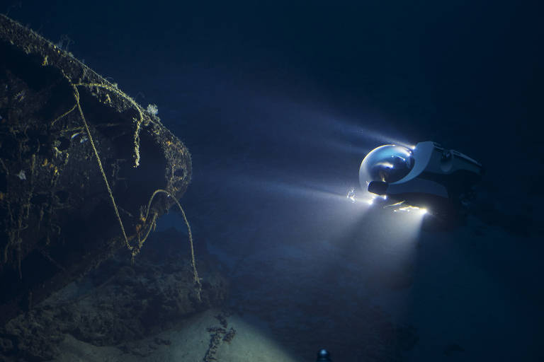 Submarino explora um navio afundado perto de Curaçao