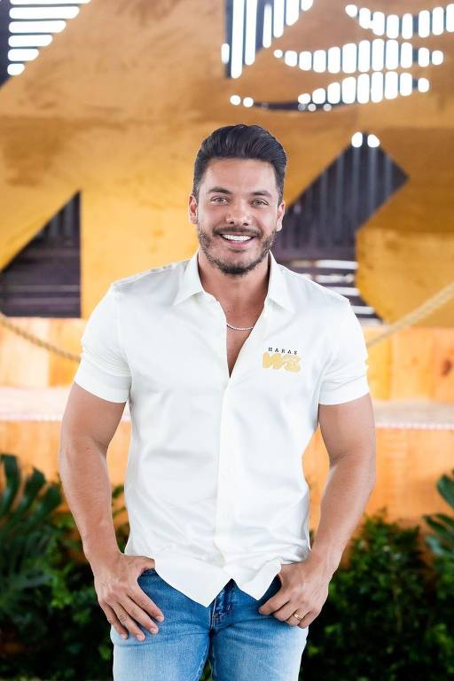 Wesley Safadão sensualiza e mostra barriga em show em Recife - OFuxico