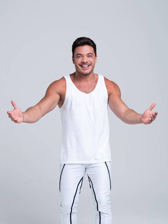 Wesley Safadão sensualiza e mostra barriga em show em Recife - OFuxico
