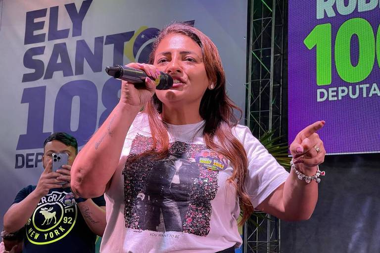 Candidata a deputada federal Ely Santos em campanha