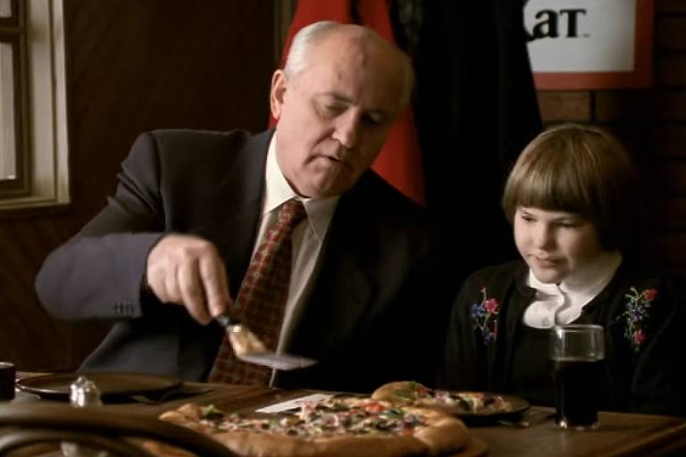 Mikhail Gorbatchov estrelou comerciais de Louis Vuitton, Pizza Hut e até videogame