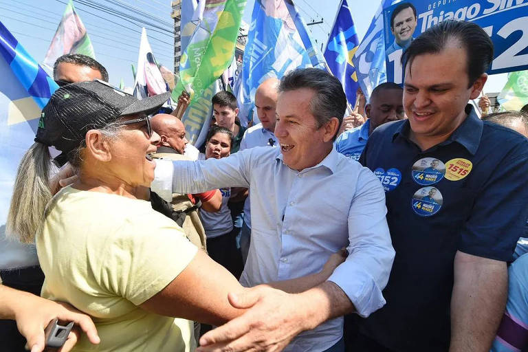 O governador de Mato Grosso, Mauro Mendes (União Brasil), em atividade de campanha