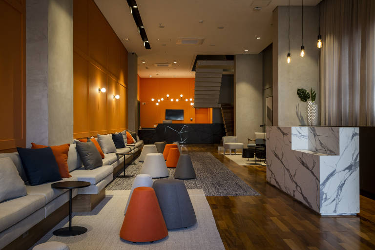 Recepção no edifício Platina 220, no Tatuapé, zona leste de São Paulo