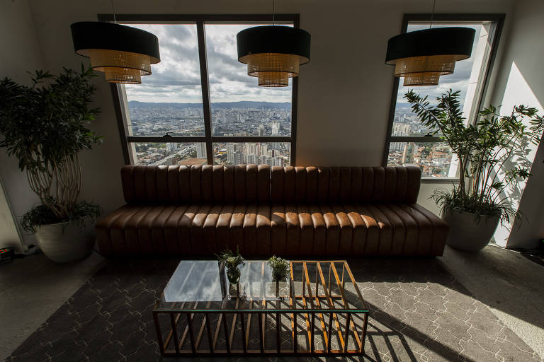 Vista do último andar do edifício Platina 220, que tem 172 metros de altura e fica no Tatuapé, zona leste de São Paulo