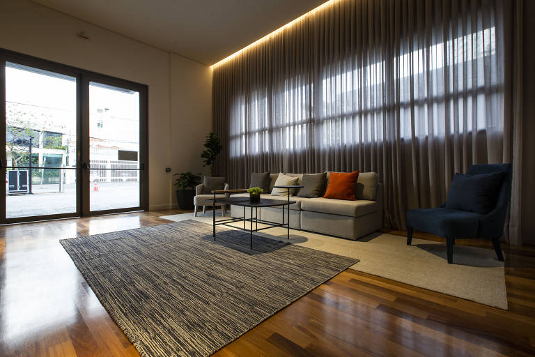 Entrada do setor residencial do edifício Platina 220