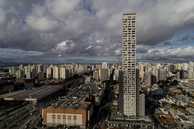 Vista geral do edifício Platina, no bairro do Tatuapé, é considerado o prédio mais alto de São Paulo, com 172 metros de altura e 46 andares