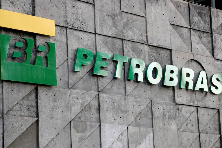 Logo da Petrobras na sede da companhia no Rio de Janeiro 