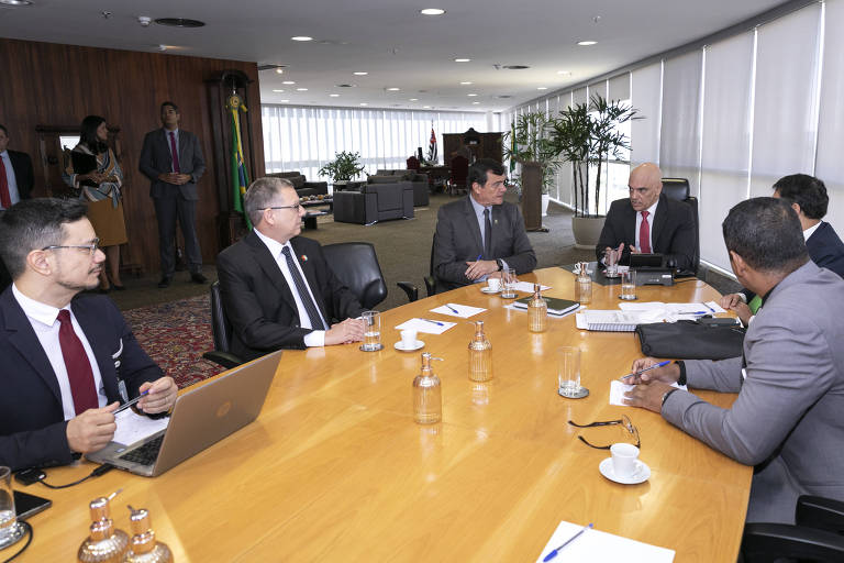 Bolsonaro disse que Polícia Federal recomendou voto impresso, mas o TSE rejeitou; a PF realmente recomendou, em outubro de 2018, que fossem envidados todos os esforços para que possa existir o voto impresso para fins de auditoria, mas a sugestão já tinha sido aprovada em duas leis, em 2009 e 2015, posteriormente consideradas inconstitucionais por 'comprometer o sigilo e inviolabilidade do voto'