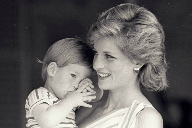 Harry com sua mãe, a princesa Diana, em 1988