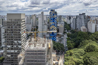 Edifício em construção na avenida Rebouças